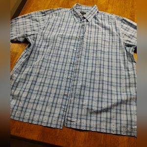 Van Heusen size   17 to 17 1/2 extra large short sleeve button down shirt blue